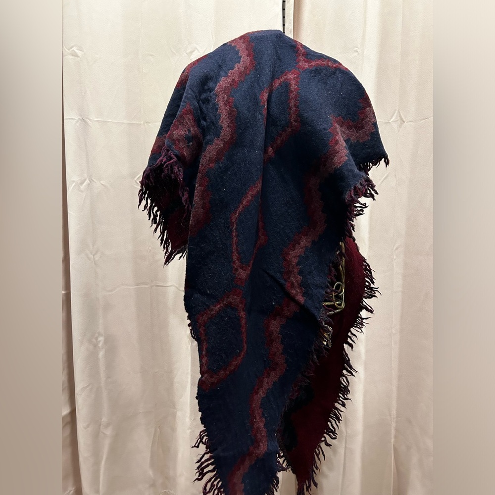 Aritzia Wilfred 
Merino Wool Triangle Scarf